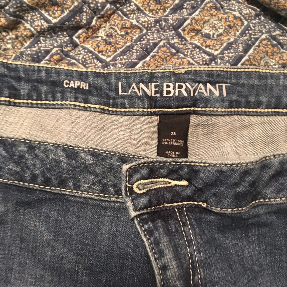Distressed crops with cuff